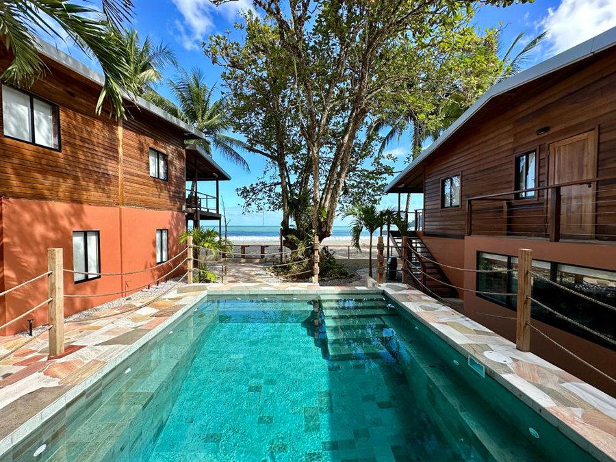 Plunge pool at Mt Plaisir Estate